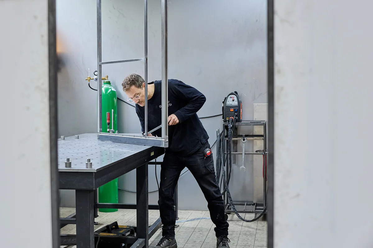 tafels en stoelen in een vergader en workshop ruimte